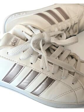 Adidas Women's Size 8 Grand Court White/Metallic Tennis Shoes Sneakers